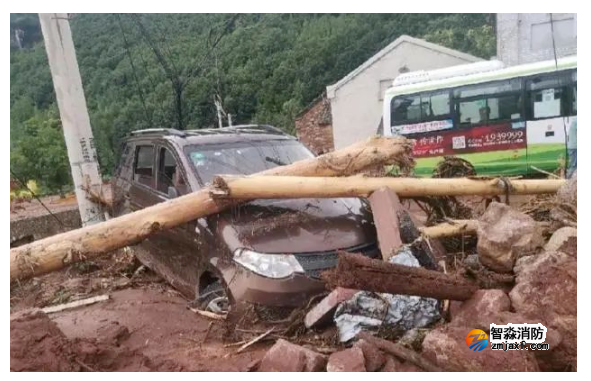 13人死亡、20人失聯(lián)，暴雨再次來(lái)襲，我們?cè)撊绾伪茈U(xiǎn)