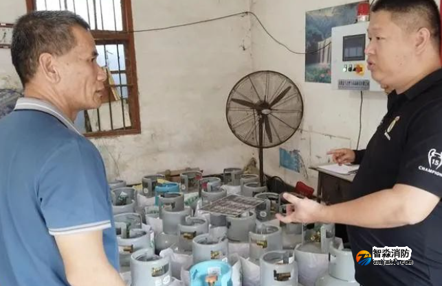 摞命！辦公室竟存放47只燃?xì)庵仄浚? /></a></div>
   </div>
   
   <div   id=
